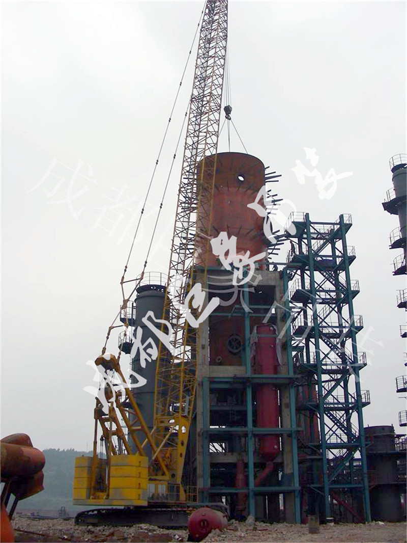 5.大英瀝青廠設(shè)備吊裝.jpg